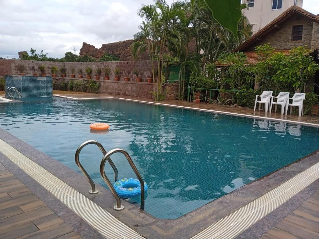 Badami Heritage Resort ภายนอก รูปภาพ